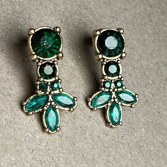 Vintage-Inspired Emerald Green & Gold Dangle Earrings - Picture 2 of 3
